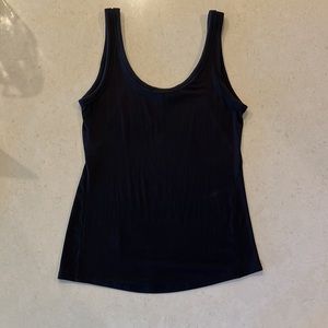 Lululemon Soft Ribbed Casual Scoop Neck Tank, Women’s Medium, Great Condition.